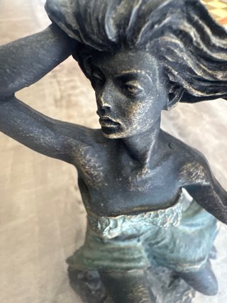 Figura decorativa mujer bronce