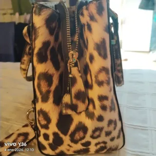Bolso Guess estampado leopardo