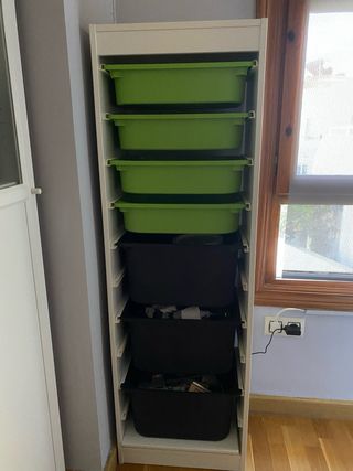 Estantería Ikea Trofast con cajas y estanterías