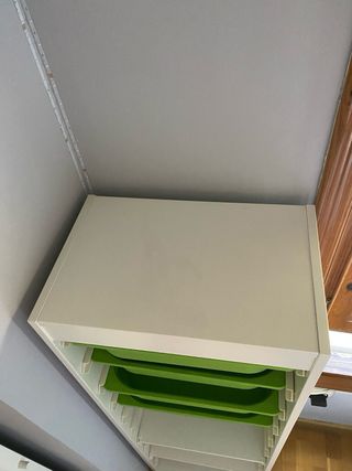 Estantería Ikea Trofast con cajas y estanterías