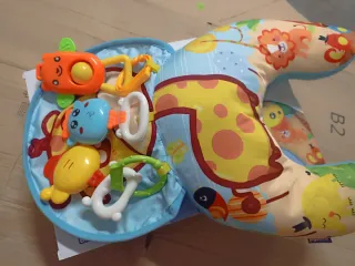 Cojín de actividades Juguettos para bebé