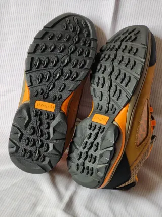 Botas de montaña Propet marrones y naranjas