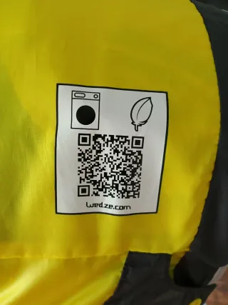 Cazadora de plumas gris y amarilla