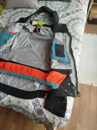 Chaqueta Mujer Montaña Ternua Negra Naranja.