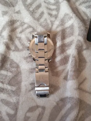 Reloj Tissot Negro y Plateado