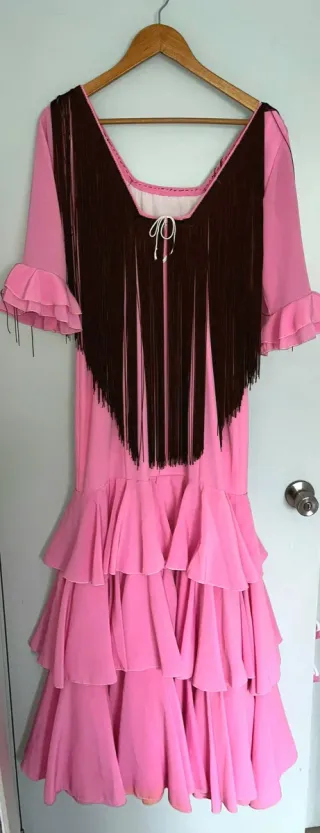 Traje de flamenca  con volantes, complemento regal