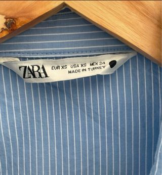 Camisa Zara azul con fruncido