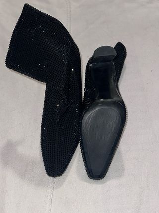Tacones Zara negros con pedrería