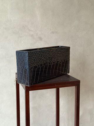 Jardinera Cerámica Negra Texturizada