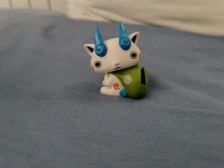 Figura Juguete Blanco y Verde