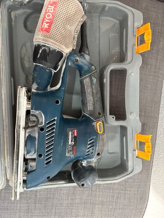 Lijadora Ryobi con maletín