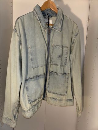 Chaqueta vaquera desgastada