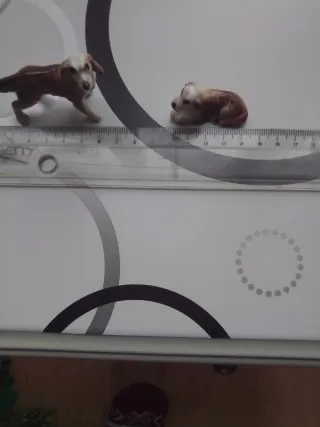 Figuras de perros de cerámica