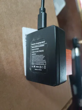 Cargador y 3 Baterías para cámara deportiva