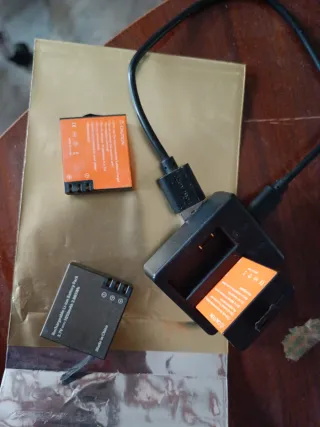Cargador y 3 Baterías para cámara deportiva