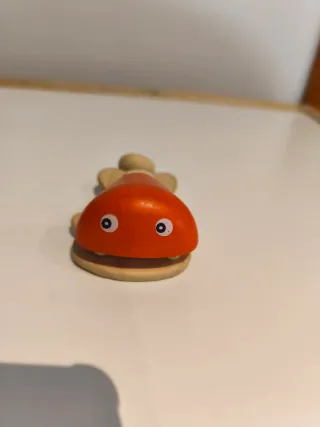 Juguete de madera pez naranja