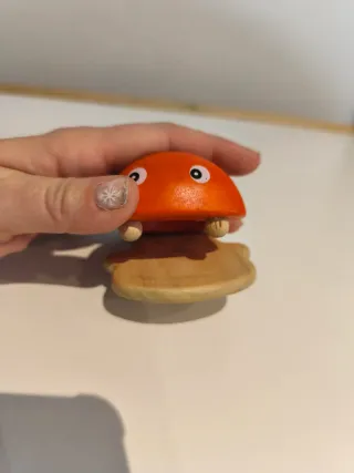 Juguete de madera pez naranja