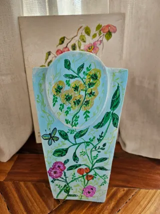 Busto artigianale per collane per ragazze