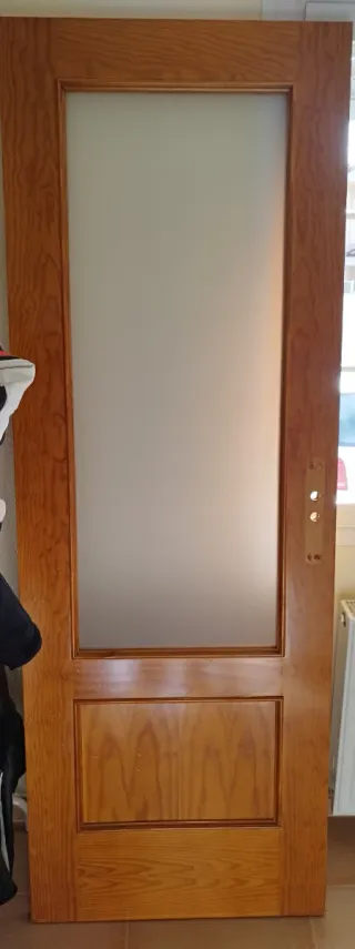 Puerta madera con cristal
