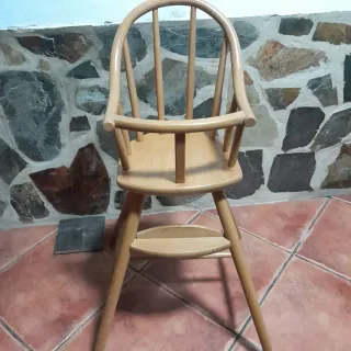 Trona de madera para bebé