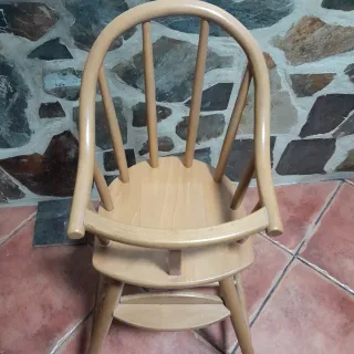 Trona de madera para bebé