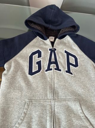 Sudadera GAP con cremallera y capucha