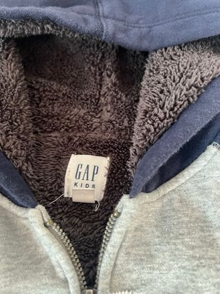 Sudadera GAP con cremallera y capucha