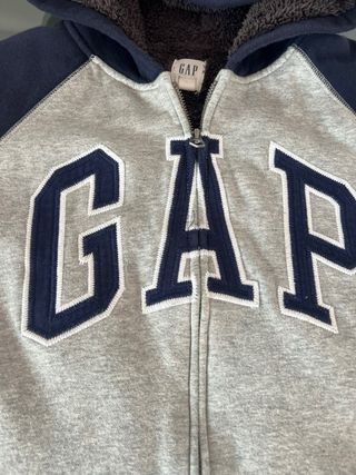Sudadera GAP con cremallera y capucha
