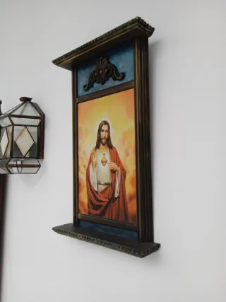 Retablo de madera con imagen de Jesús