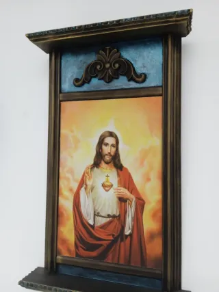 Retablo de madera con imagen de Jesús