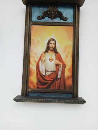 Retablo de madera con imagen de Jesús