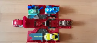 Camión Mack original + 5 coches metálicos Cars