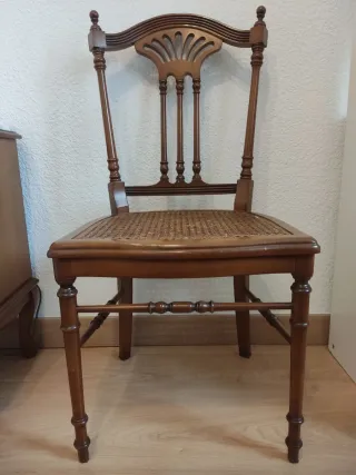 Silla vintage madera asiento rejilla