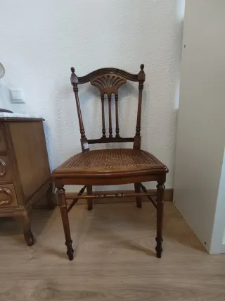 Silla vintage madera asiento rejilla