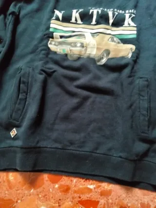 Sudadera Negra con Estampado de Coche