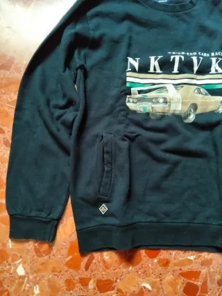 Sudadera Negra con Estampado de Coche