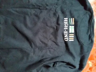 Sudadera Negra con Estampado de Coche