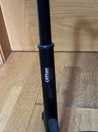 Soporte para guitarra negro