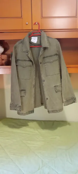 Cazadora vaquera verde militar