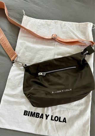 Bolso Bimba y Lola , nylon color gris oscuro .