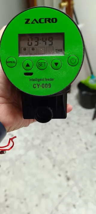 Comedero automático para peces