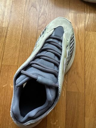 Adidas Yeezy 700 v3 Beige/Gris