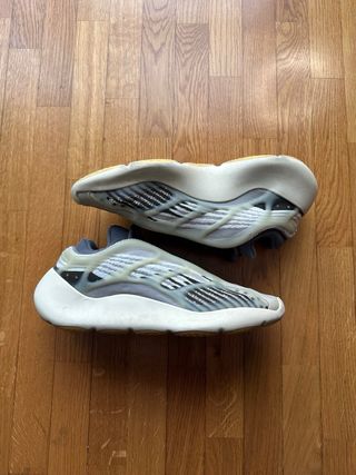 Adidas Yeezy 700 v3 Beige/Gris