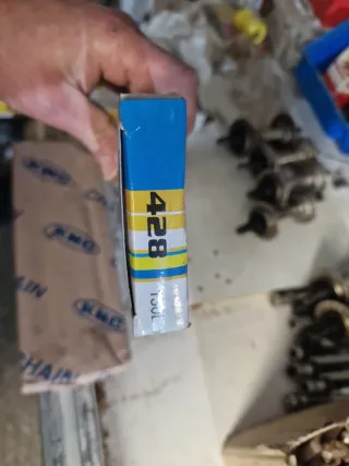 Cadena KMC 428 Motorcycle Chain 130L