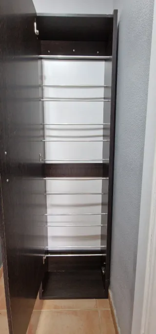 Zapatero con espejo y puerta