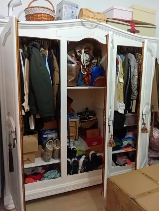 Armario de madera vintage