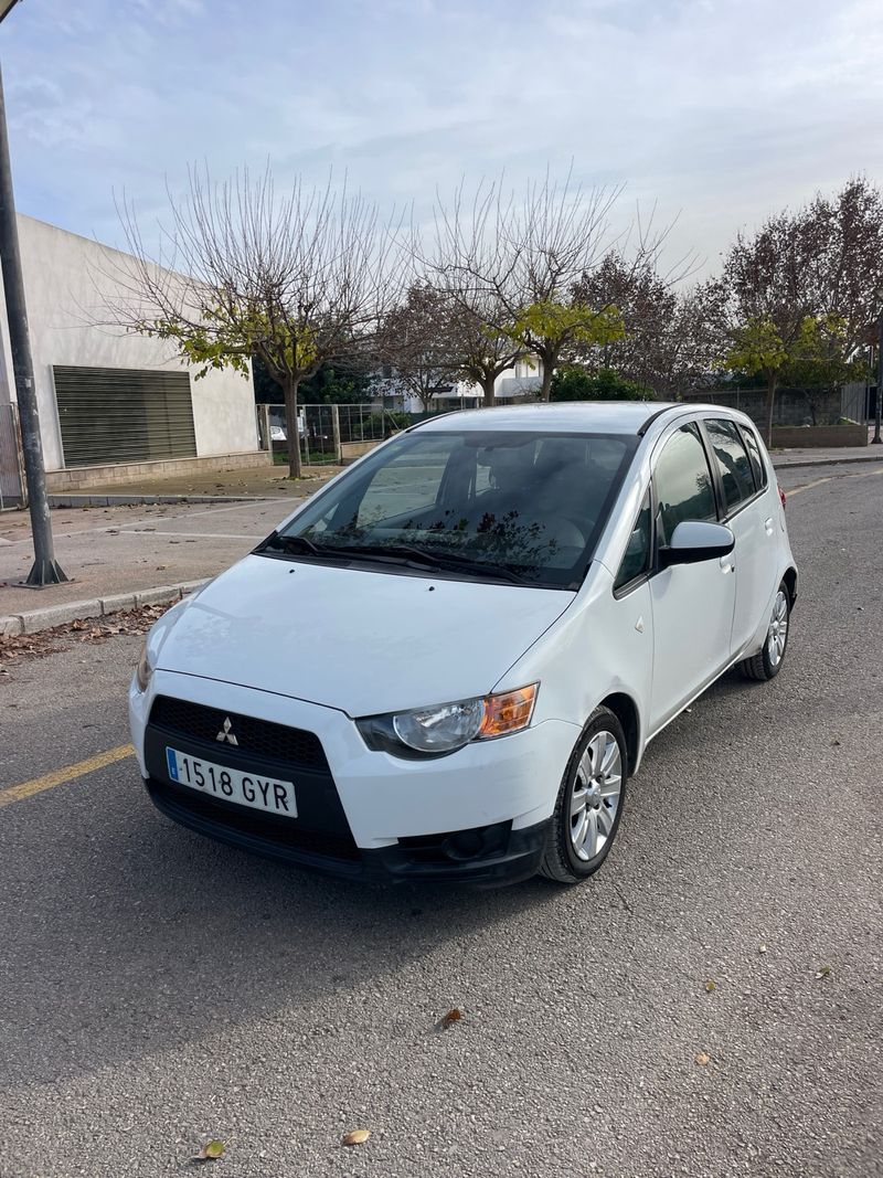 Mitsubishi Colt 2011 - foto 1
