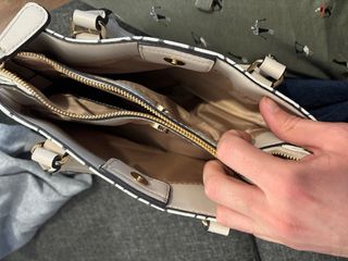 Bolso Guess blanco estampado G