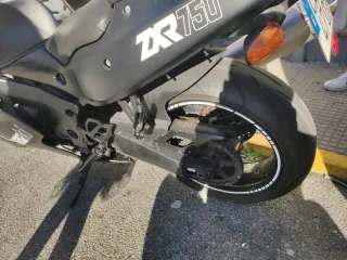 Kawasaki ZXR 750 Negra