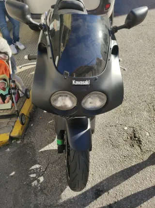 Kawasaki ZXR 750 Negra
